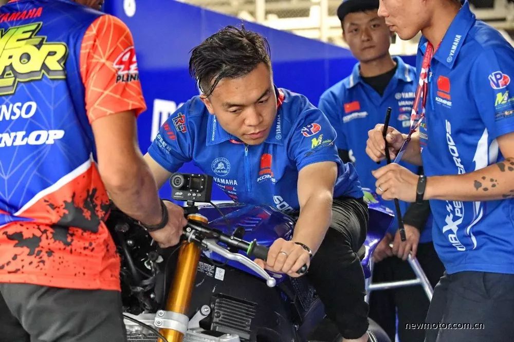 随后在月底日本铃鹿赛车场上,马赛又一路过关斩将杀进决赛,在21位参赛