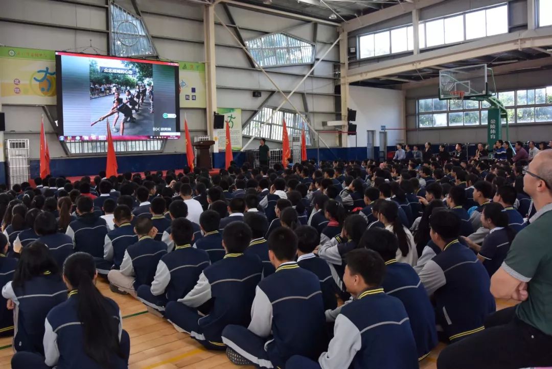 2002年9月更名为"厦门市启悟中学",是福建省"一级达标高中"
