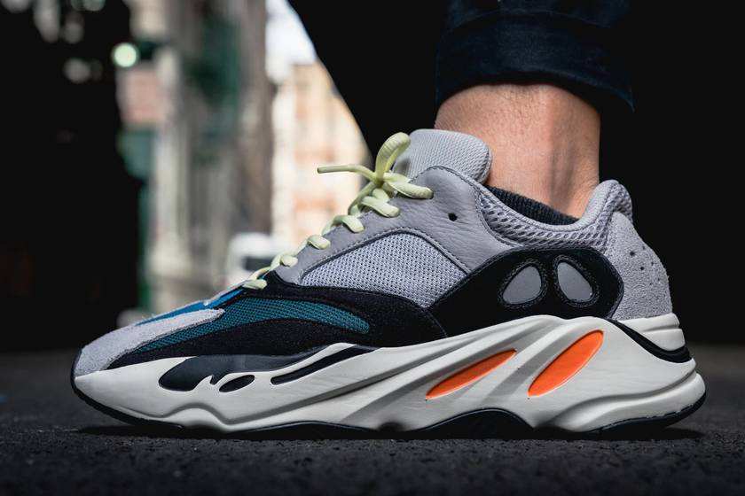 【yeezy700】【cpz潮品追】反光配色的到来——yeezy 700