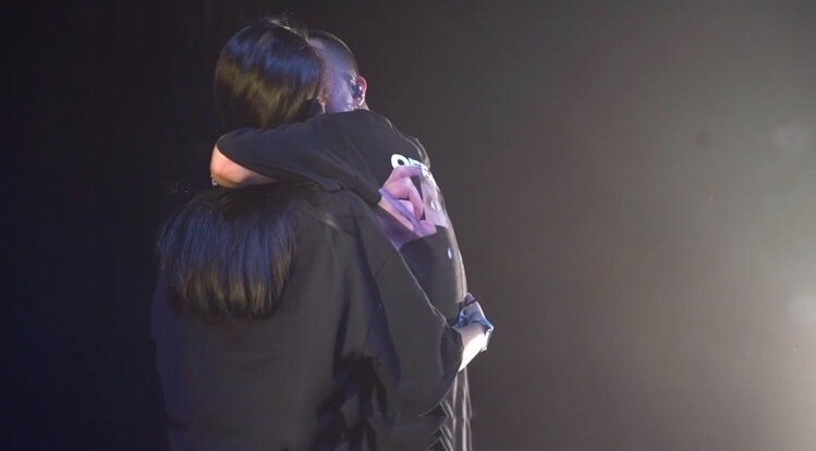 求婚的同样过程中jonyj却比向佐郭碧婷更火为何他这么受关注