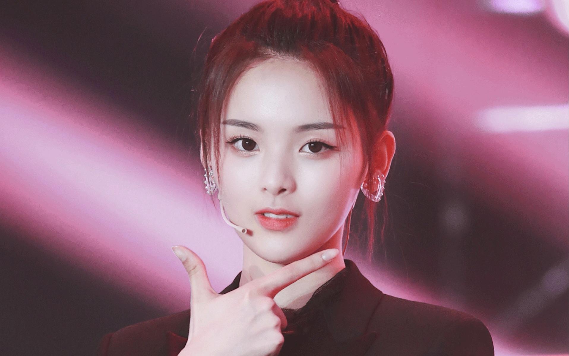 杨超越与老板出游日本,一起吃饭逛街,她成了公司的主心骨