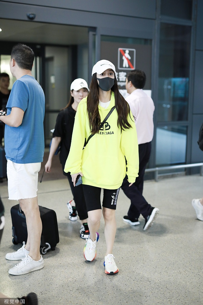 baby疑为保护儿子分开走 小海绵用英文奶凶质