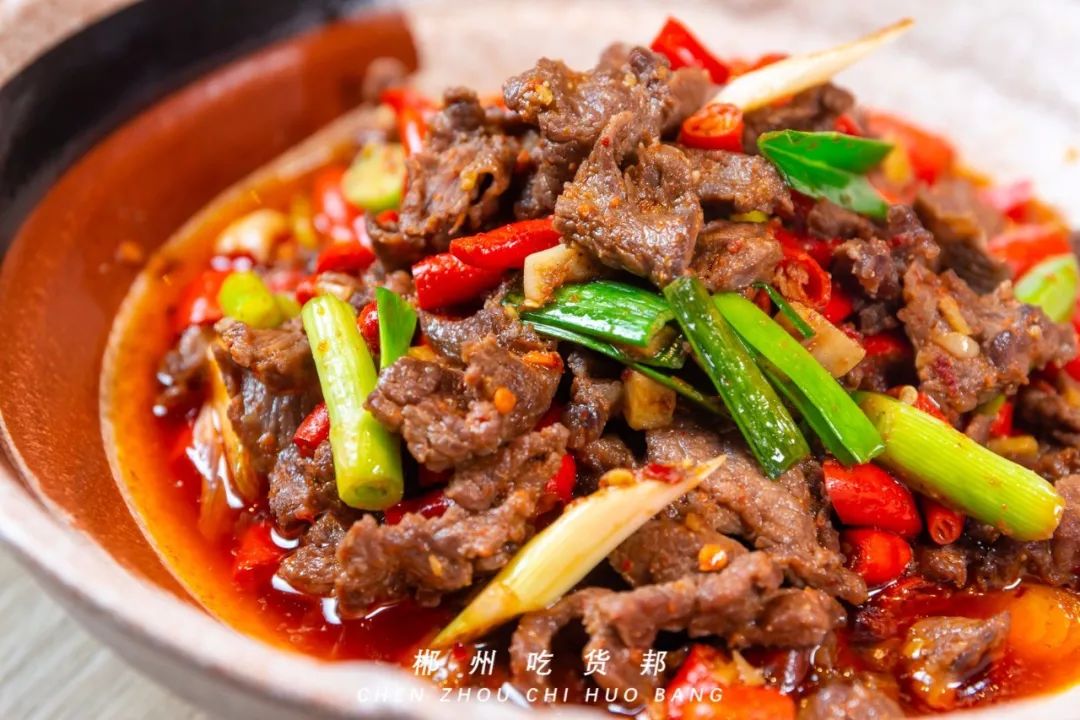 马田牛肉一路提着上菜,一路飘香,被"提"上桌,这么特别的上桌方式还是