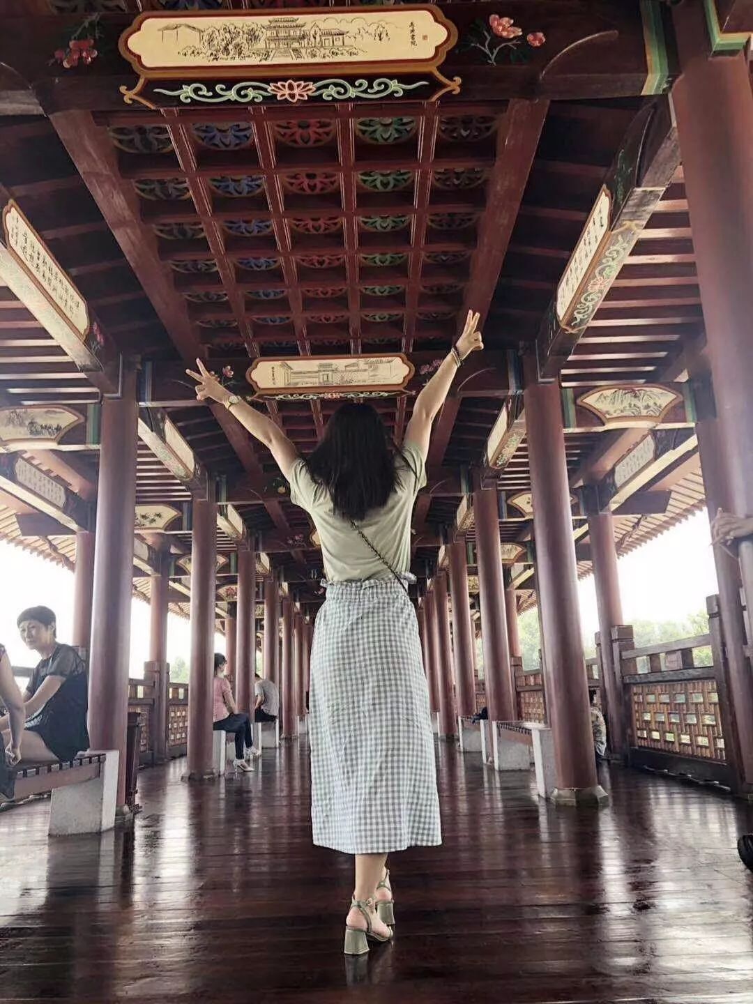 银行上班的新余美女工资高已购车你还在等什么?