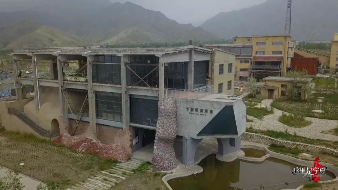 那快来宠我们呀我们的家就在贺兰山1958的于庆成美术馆里我们是诞生在