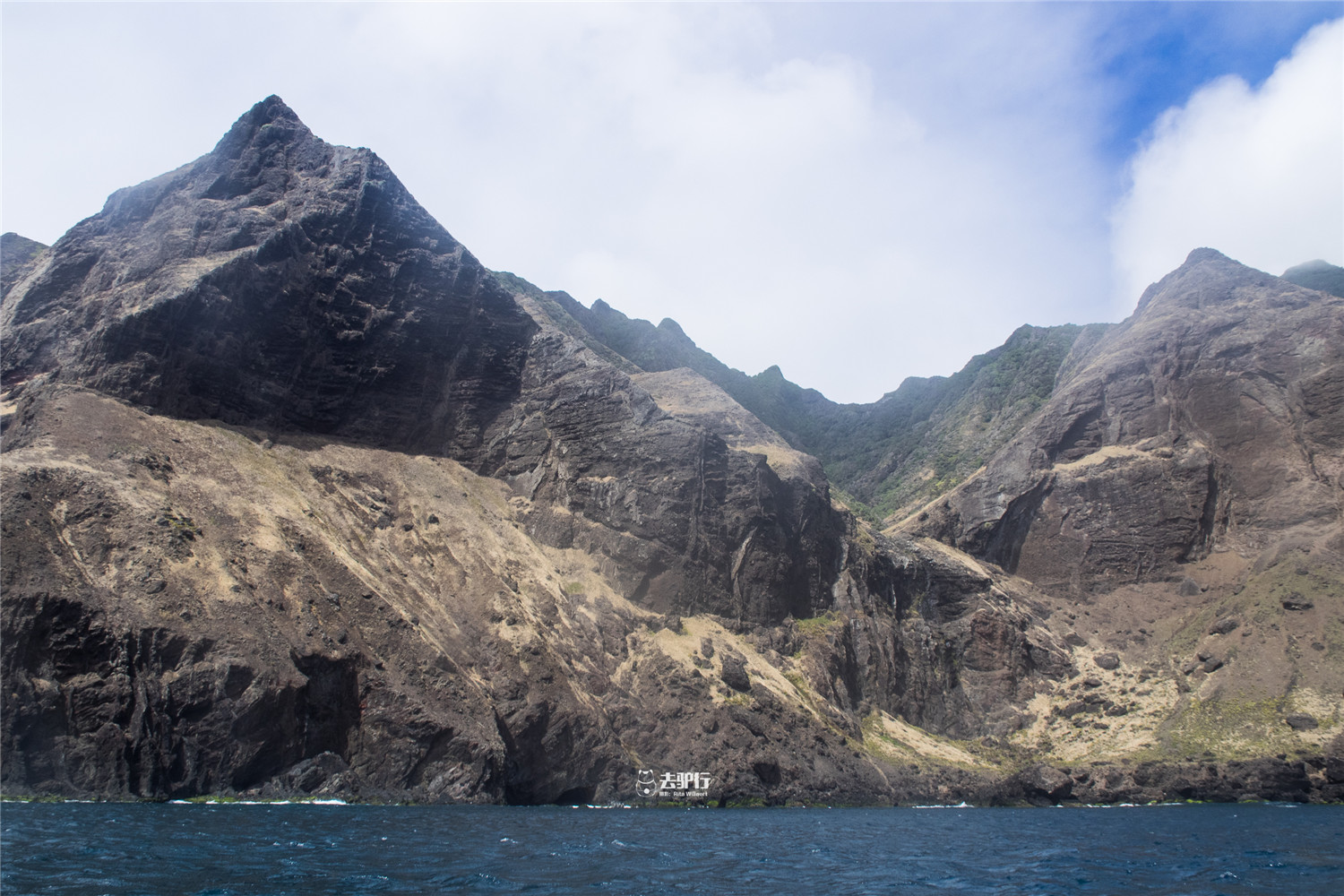 原创最可惜的海岛:因鲁滨逊闻名,藏有百亿美金宝藏,年游客才几百位