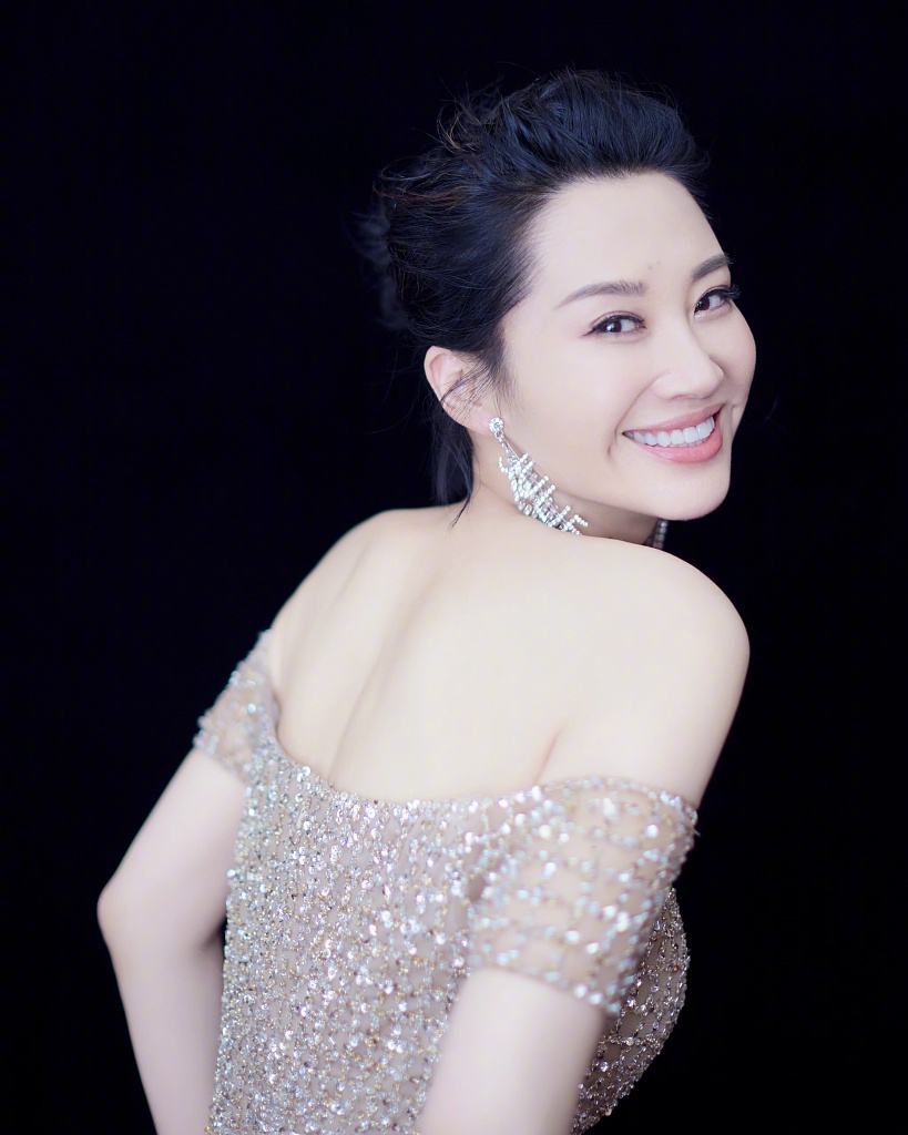 原创50岁许晴首次袒露个人情感25年过去了还是忘不了他