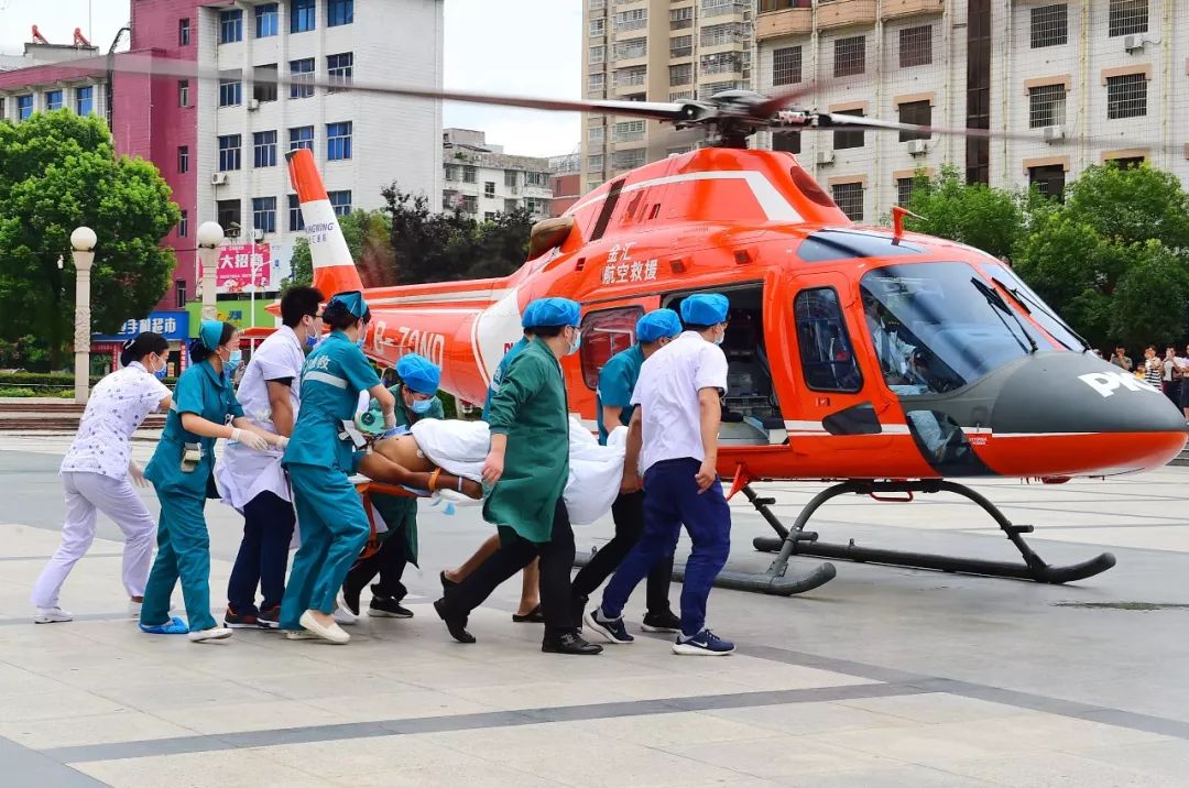 生死时速会昌首次使用直升机转运危重症病人