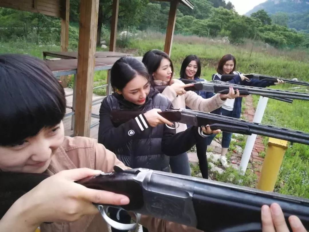 猎场专业的安全教官和打靶训练场地,在正式进入狩猎季前,我们会安排