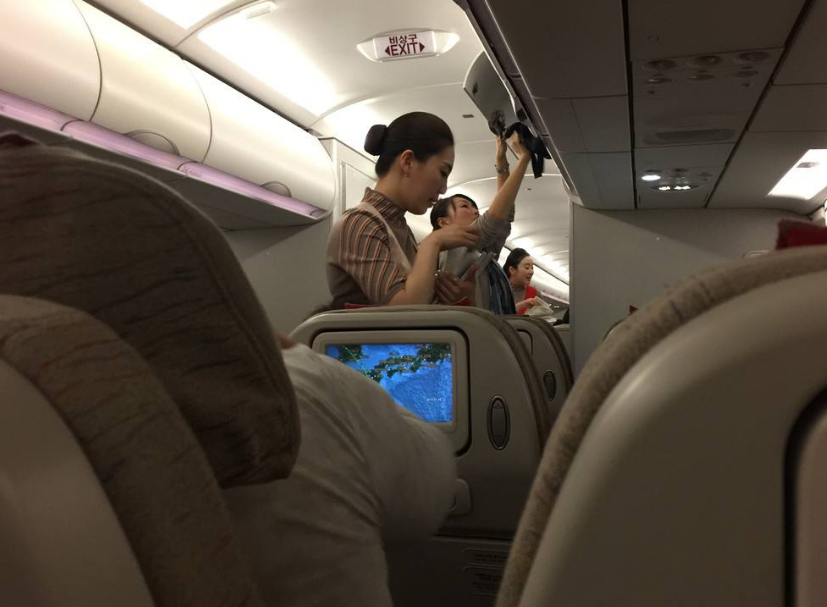 原创为何空姐下飞机后,每晚都能去五星级酒店休息,难道工资很高?