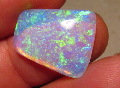 如何区分非洲水欧泊与澳洲水晶欧泊