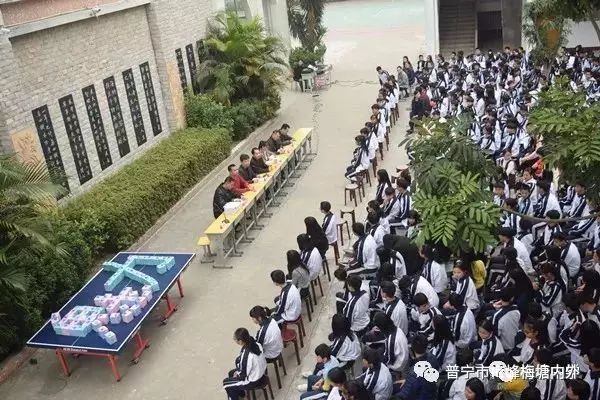 喜报梅峰初级中学今年中考取得优异成绩