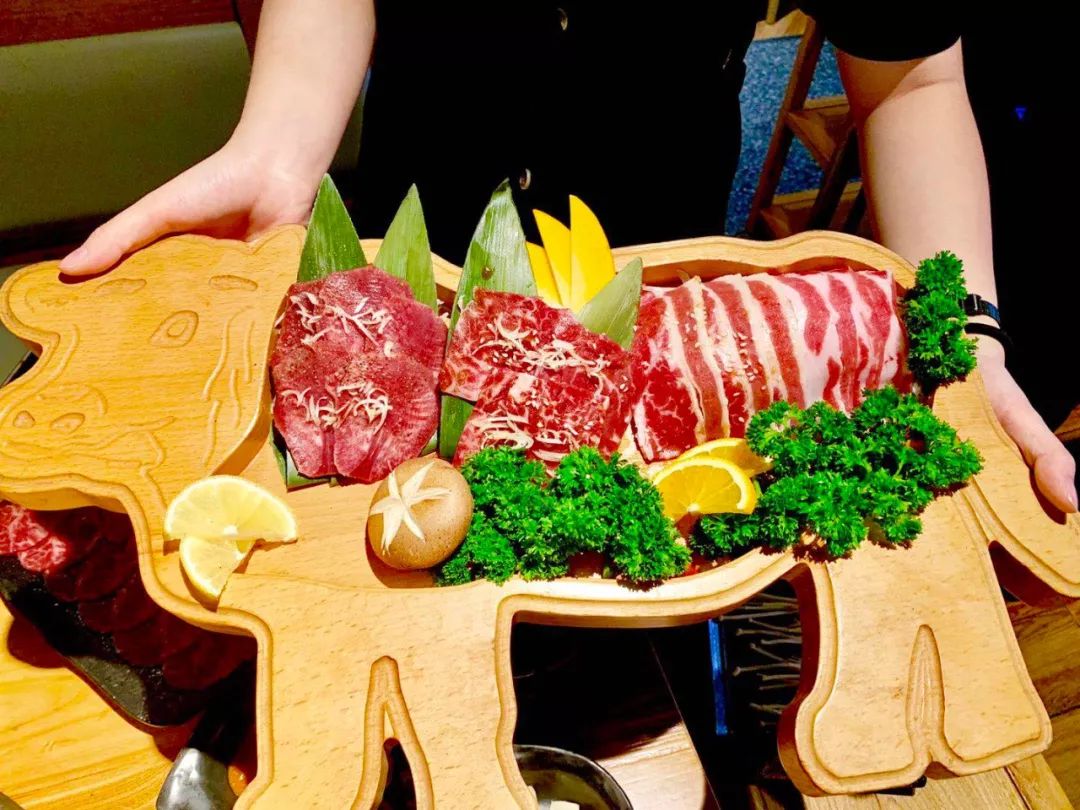 3店通用打卡一家轻奢主义烤肉店129元抢一口牛黑牛烤肉23人餐19种菜品