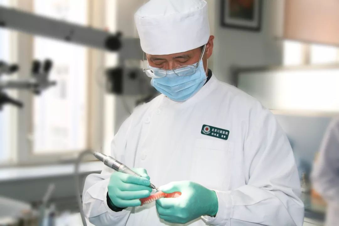 张振庭 | 老牙医36年坚守,只为让患者开心吃饭