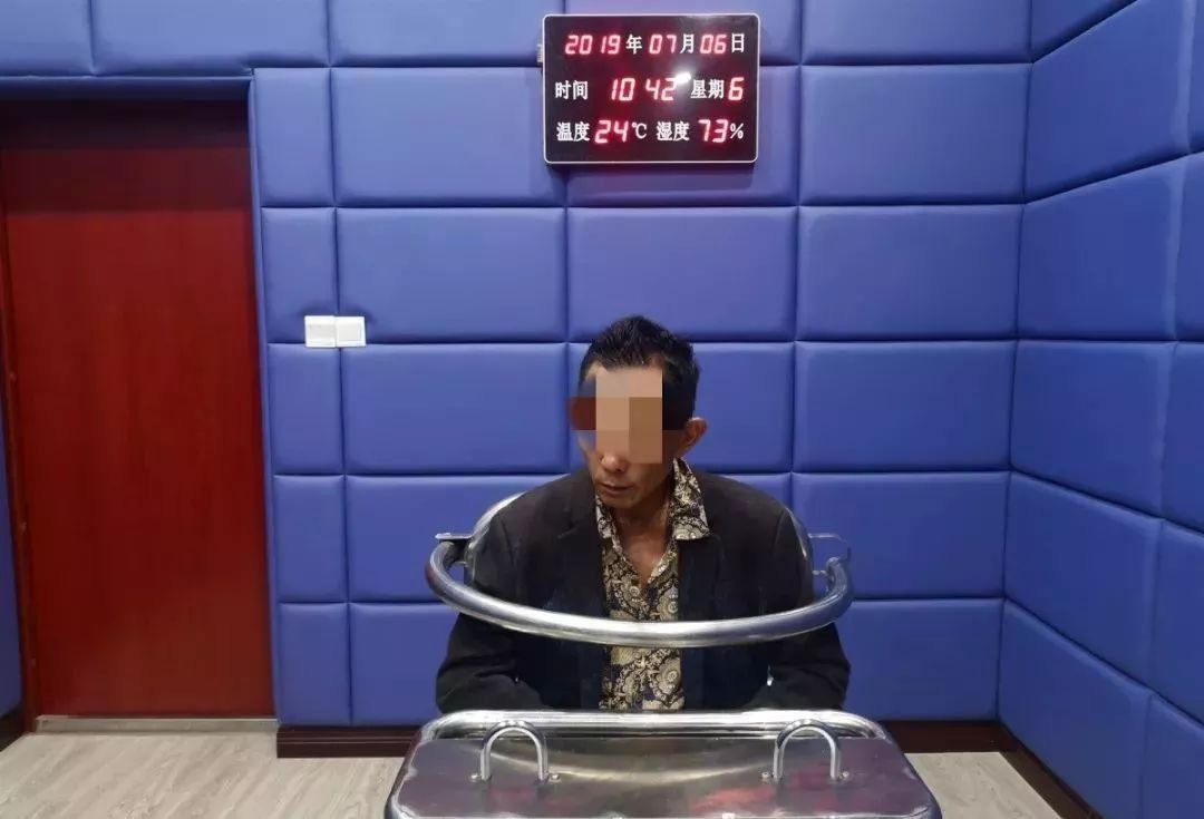 龌龊宜宾一变态男当街露出