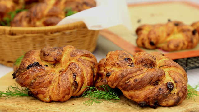 葡萄与培根的瑞典面包卷