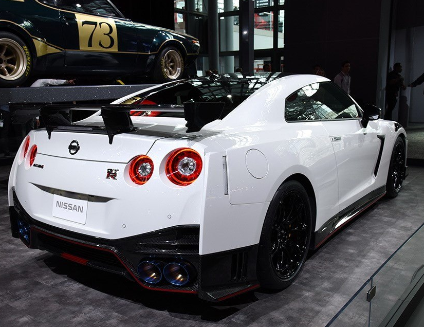 经典的4圆尾灯,爆裂的排气声浪,不仅在秋名山难见踪影,即便是在德国的