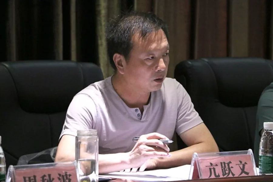 优秀员工颁奖最后,行政总监周秋波宣读了2019年上半年汉和集团评选出