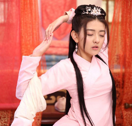 她刚凭双世宠妃走红就嫁给了大9岁好男儿冠军