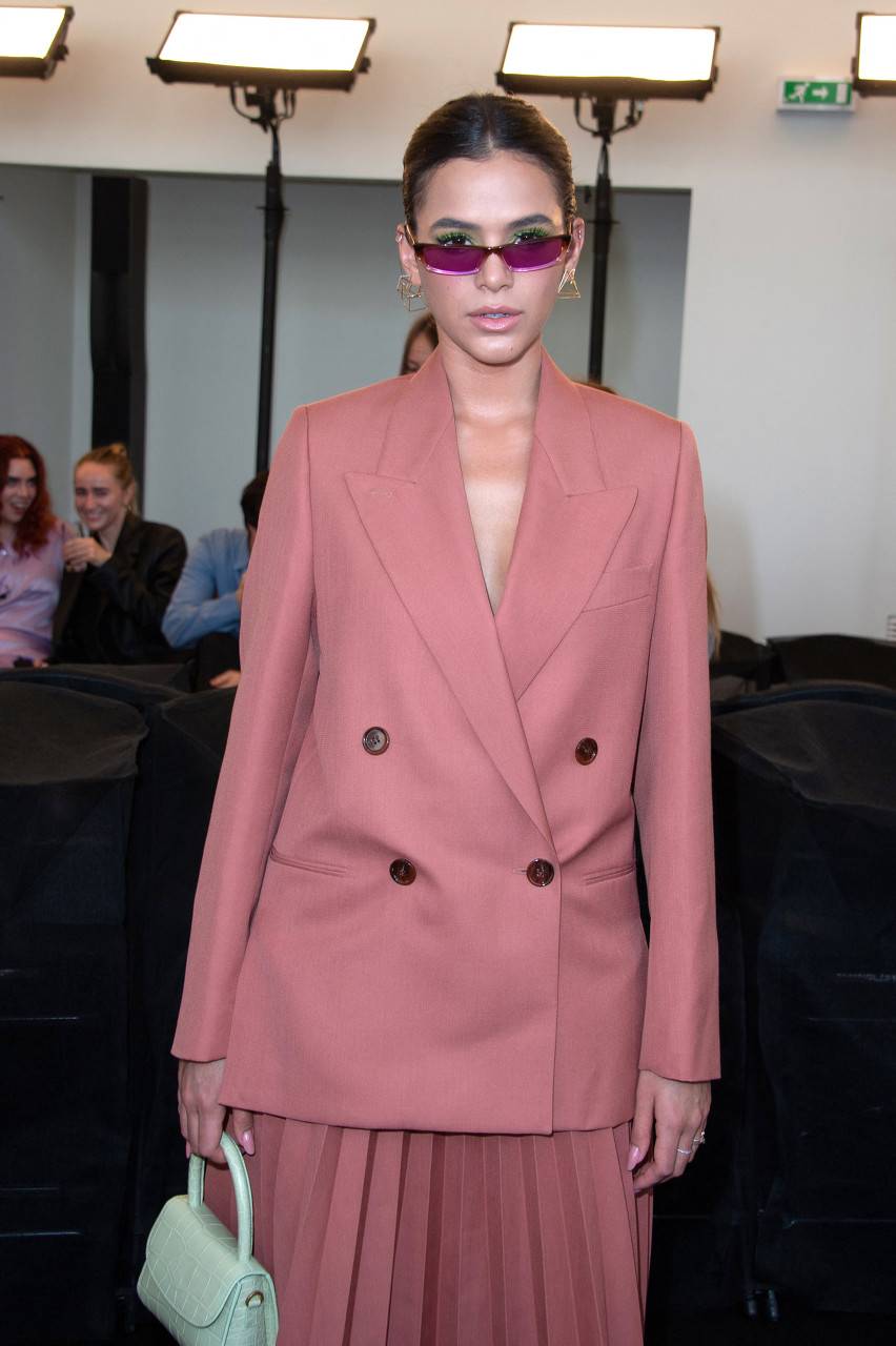 今日图集:内马尔旧爱布鲁娜时尚秀