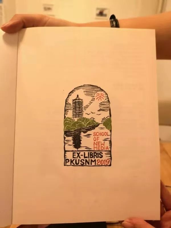 暖闻| 17硕毕业生为学院捐赠图书_赠书