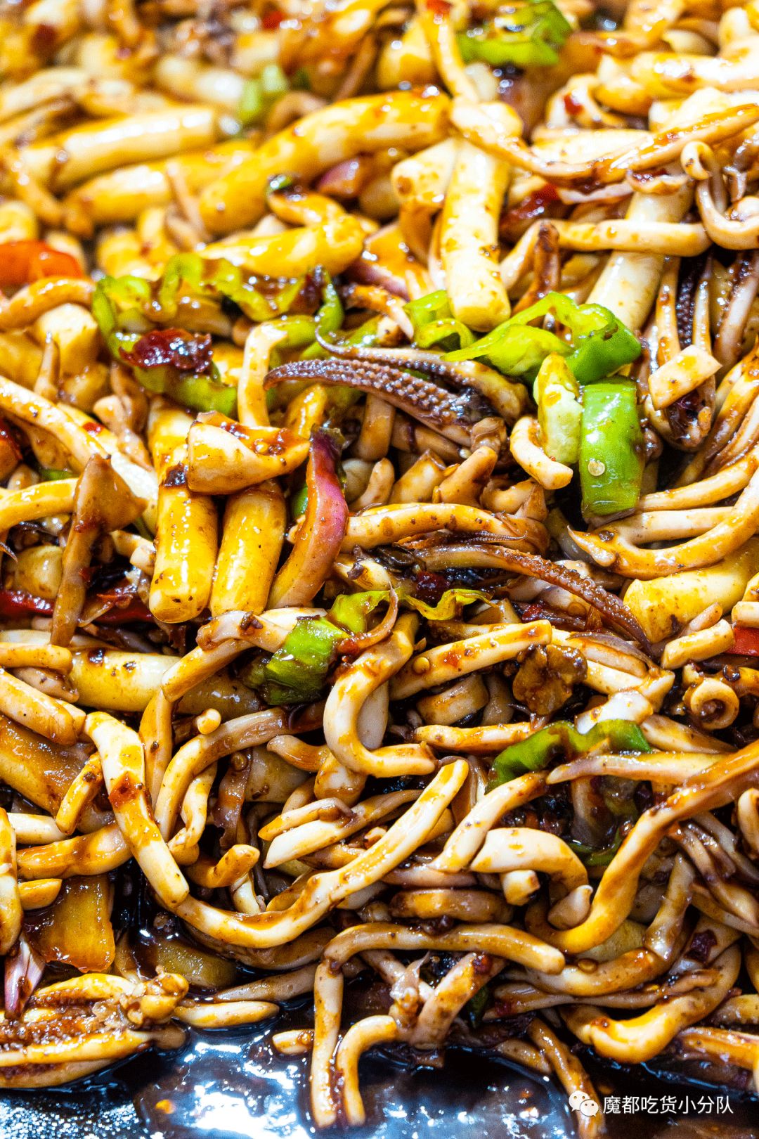 红姐也都不知道,还被人抢先注册了名字,现在改名叫专红铁板鱿鱼炒年糕