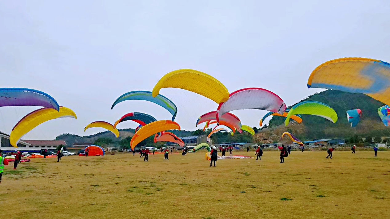 全国滑翔伞定点联赛江苏站将于7月24日26日在江阴花山滑翔伞基地举行