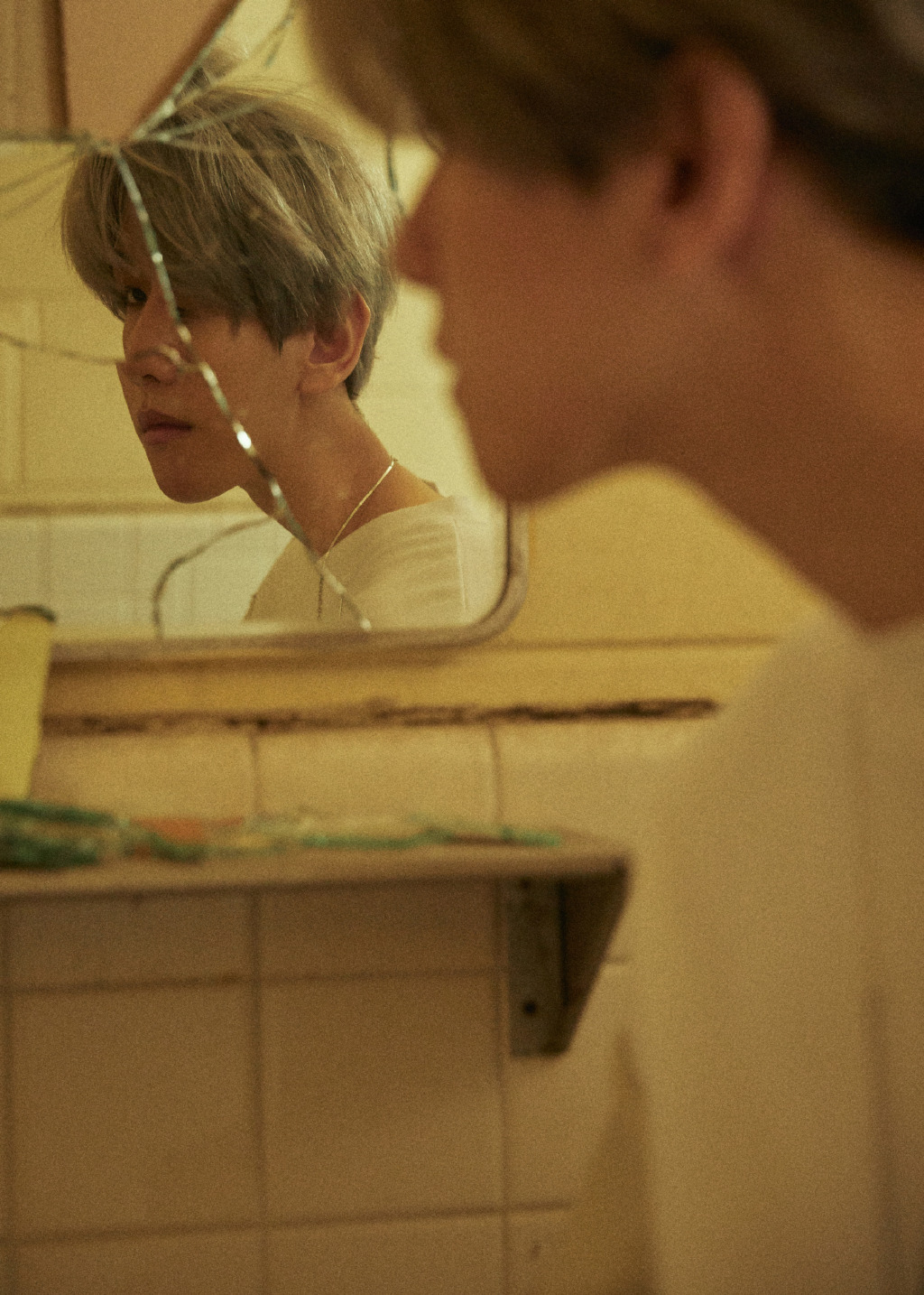 边伯贤首张个人迷你专辑《city lights》预告照再公开