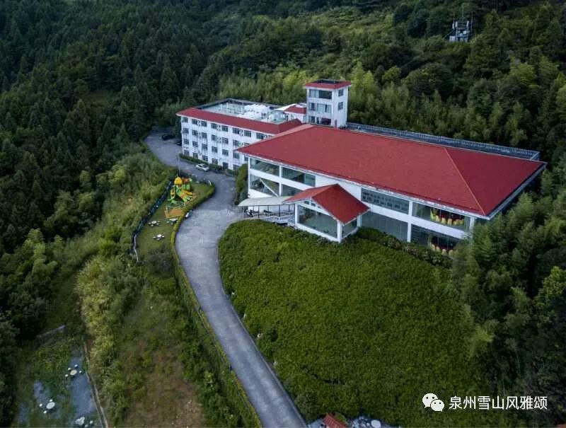 雪山风雅颂避暑山庄,海拨1000米(就是冬天积雪,夏天云雾的分界线)