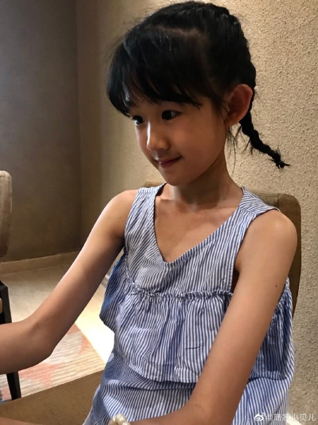 的小美女一枚","我贝长成大姑娘啦,小叶子萌萌哒,两宝贝都晒黑了呢","