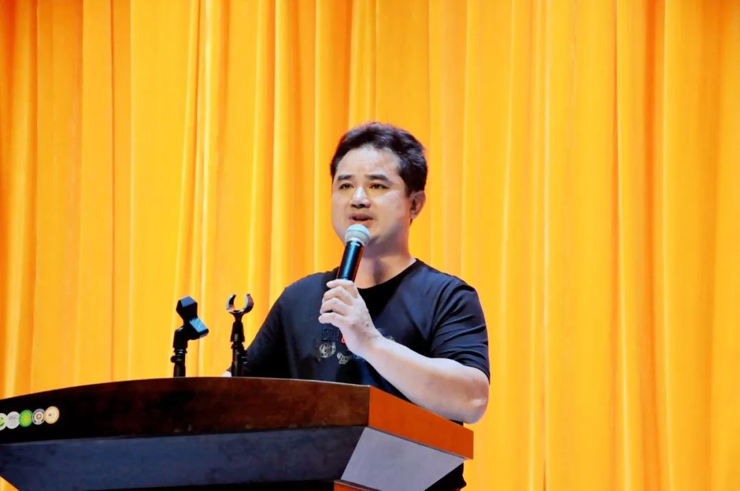 副校长唐正凡暑期安全教育演讲先进班级:223,232,212,213221,222,211