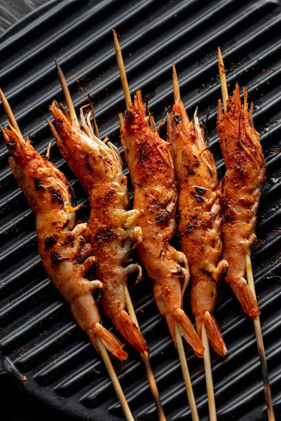 辽宁的丹东夜市上,黄蚬子和泥螺一枝独秀,与烧烤成为最佳拍档;浙江