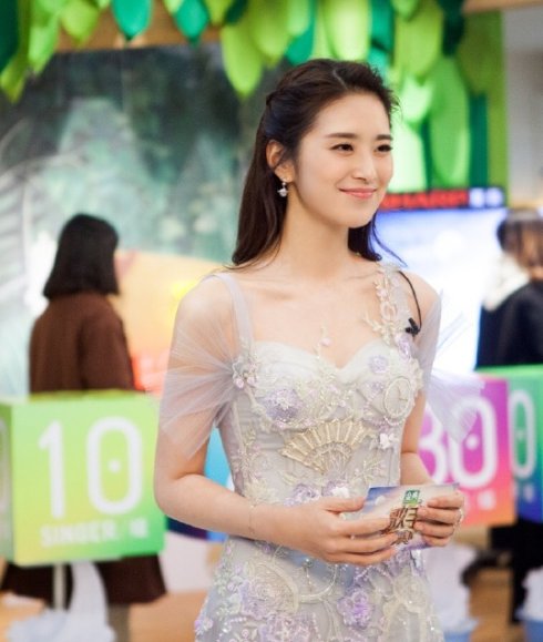 他还是一位优秀的演员和歌手,2010年因太太郭晓华生下女儿升为级当爸