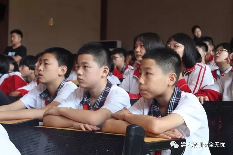 为暑期保驾护航——历城区唐王中学暑期安全教育专题会议顺利