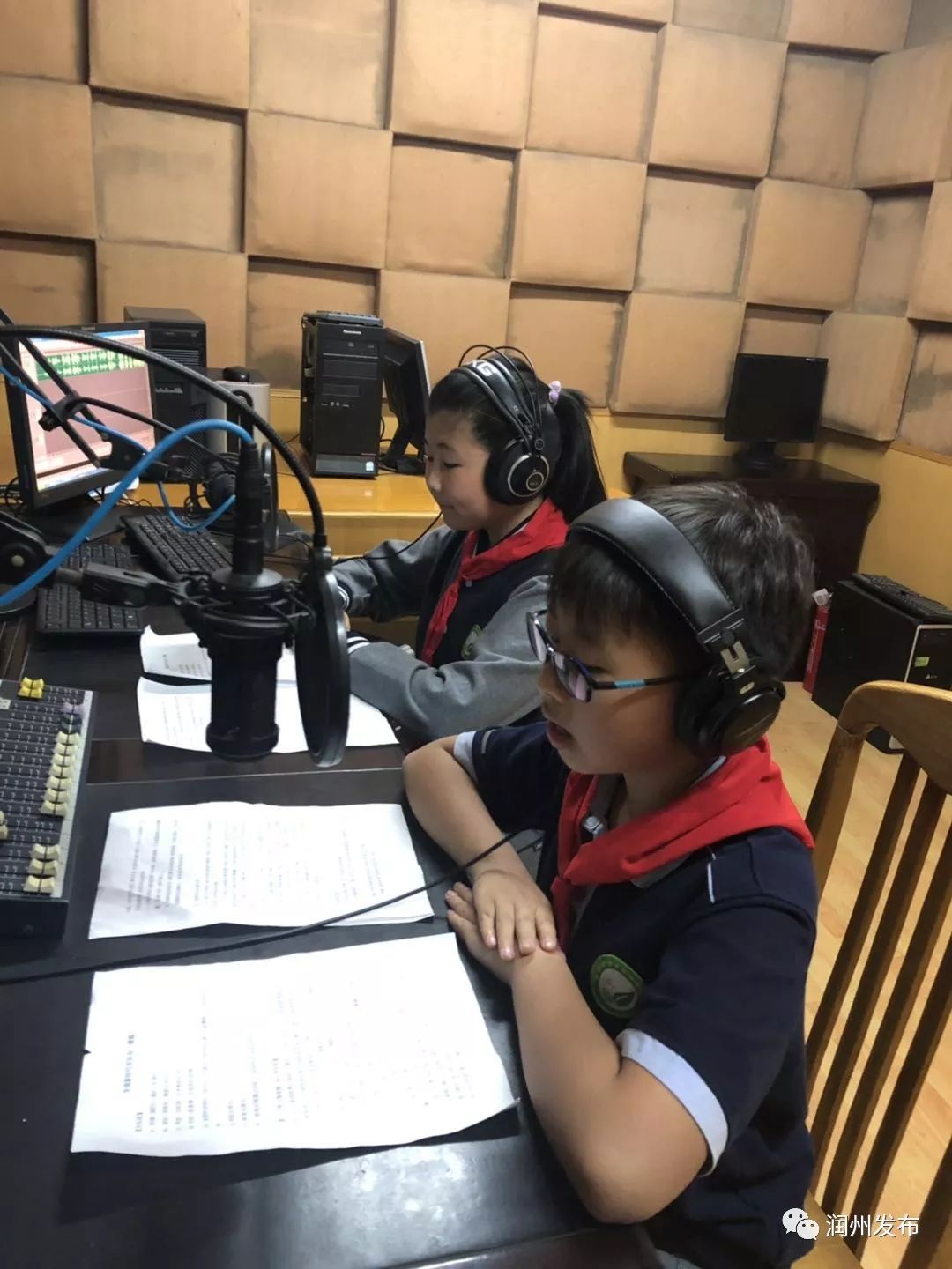 共享精彩时光 亲爱的老师们,队员们,欢迎收听 镇江市官塘桥中心小学