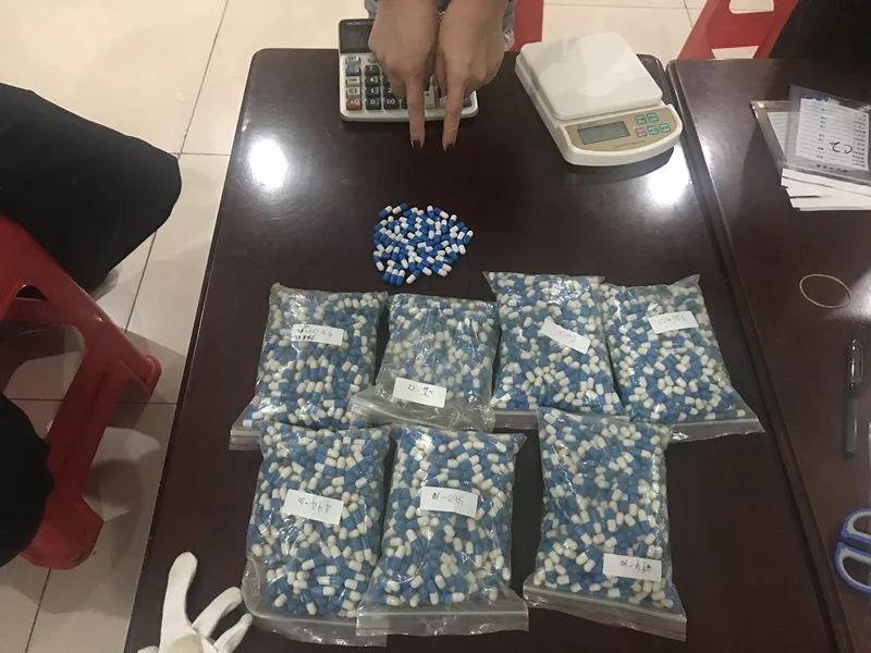 达拉特旗公安局破获部目标特大贩毒案抓获涉毒人员66名缴获毒品胶囊