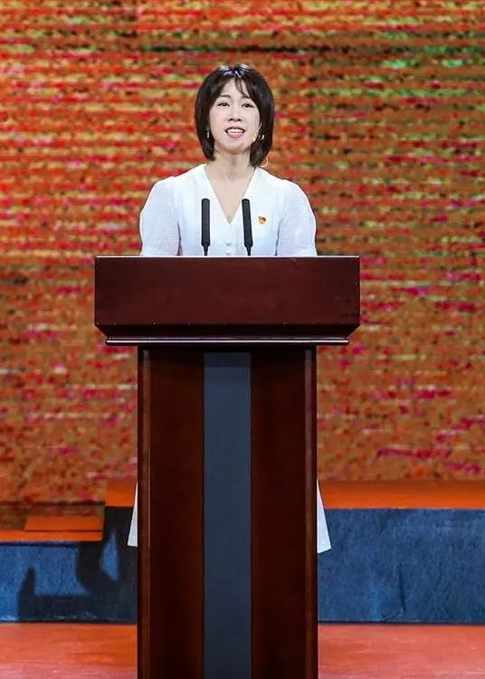 报告人:张富清孙女,湖北民族大学音乐舞蹈学院教师 张然→报告题目