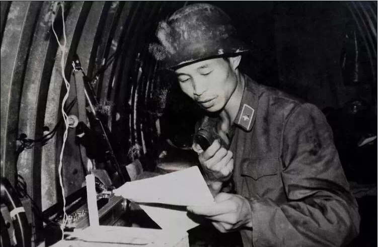 对越反击战中电话线炸断怎么办我军通信兵竟冒着上千发炮弹接线