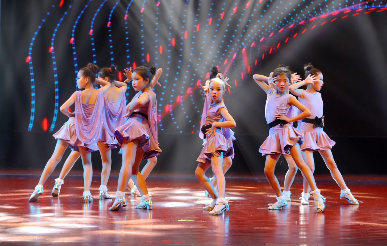 中国荷花舞蹈联盟少儿舞蹈展演在湖北襄阳举行