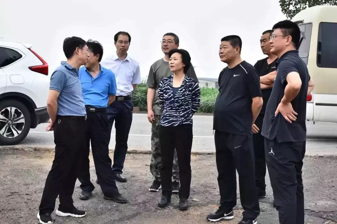 昌黎县领导前往西部片区,现场督导拆除道路沿线违章建筑!