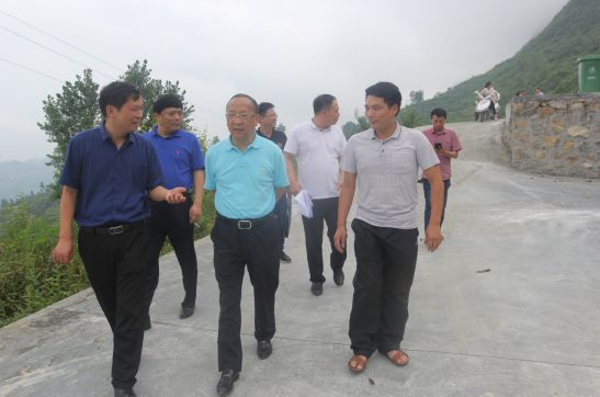 李世凡到定点帮扶村 宣讲省委十二届五次全会精神