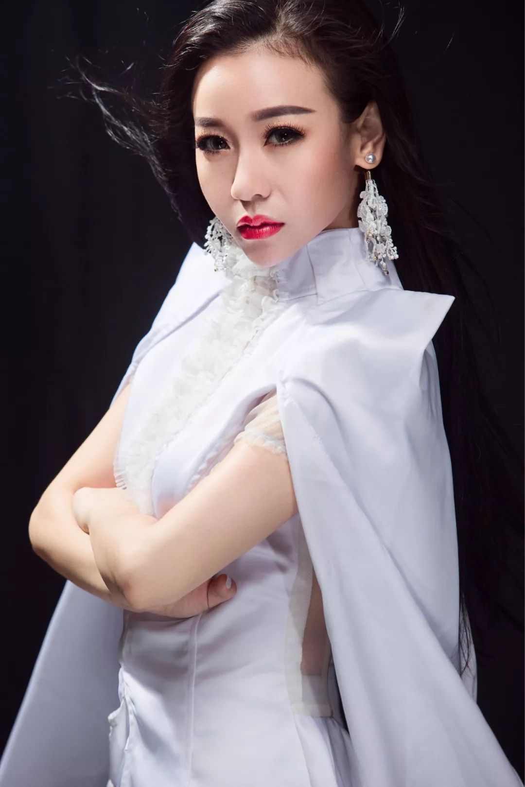 李燕,90后,山西太原人,从小喜爱唱歌,跳舞.