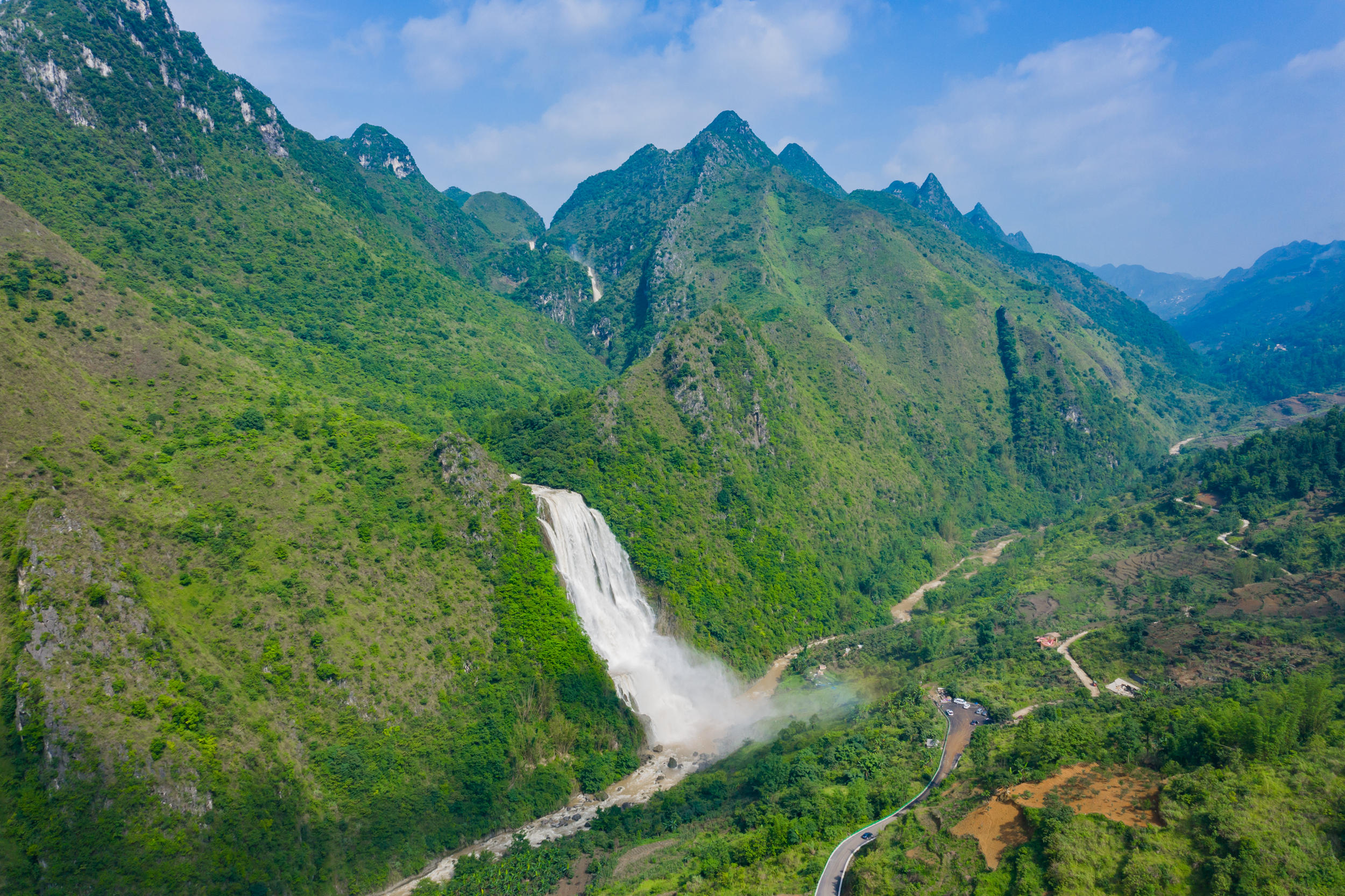 贵州大山发现一瀑布群,宛如风情万种的仙女-搜狐大视野-搜狐新闻