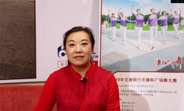 花飘香舞蹈队副队长魏亚丽"40多年的时光,太值得回味了,40多年后的