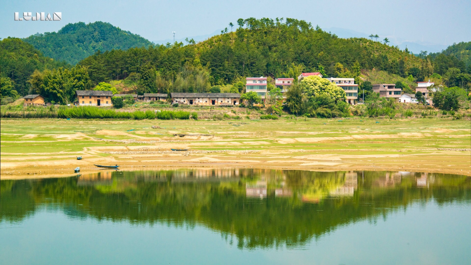 其实就我而言,赣州之行,更惊喜于路过的乡村风景,这组照片都是摄于