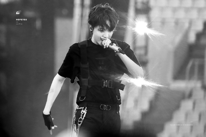 推特热转郑号锡mic drop短袖工装现场!