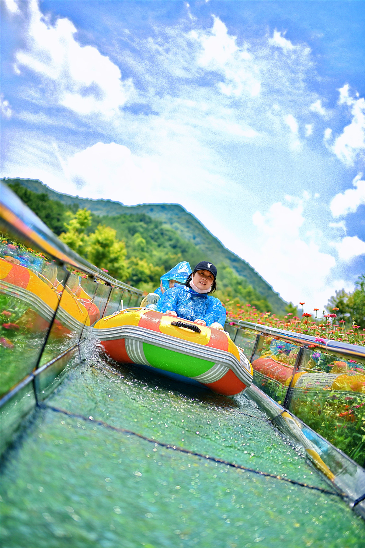 玩玻璃漂流夜赏萤火虫武汉清凉避暑套餐了解一下