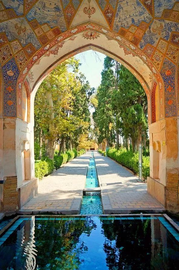 马汉文娱假期在中东庭院里做一场华丽波斯梦