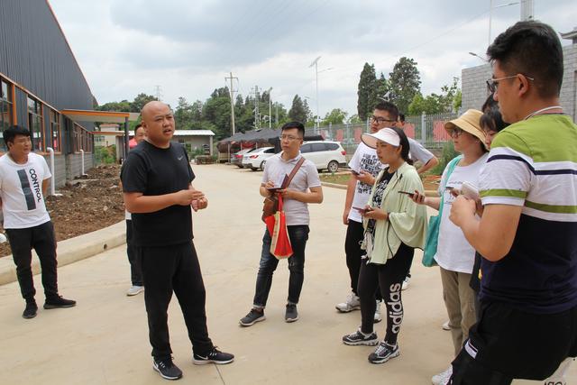 "壮丽70年99奋斗新时代"媒体记者嵩明第三日行_小街镇