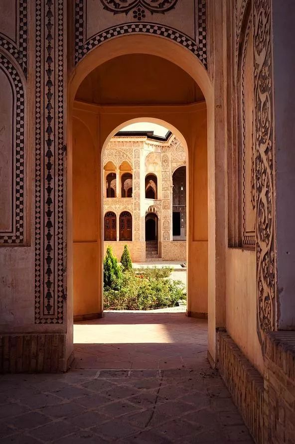 马汉文娱假期在中东庭院里做一场华丽波斯梦